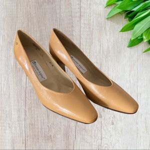 Etienne Aigner Taylor Heels